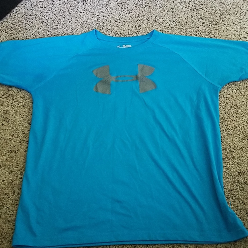 Boys under armour tee shirt